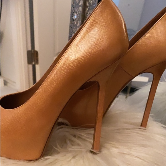 Authentic YSL 5 inch tanned pumps size 37 great condition - Picture 5 of 5